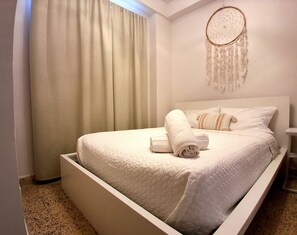 12 bedrooms, iron/ironing board, free WiFi, bed sheets - Welcome to Casa Veda Building the perfect place for your group vacation!  Equipped w/a Generator & Cistern. A lovely 4 apt building; accommodates up to 24 guests (6 in each apt. Conveniently located in the heart of San Juan. (San Juan)
