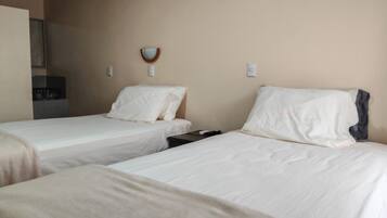Habitación estándar con 2 camas individuales, patio | Wifi gratis