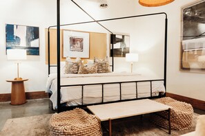 1 dormitorio, tabla de planchar con plancha, wifi y ropa de cama