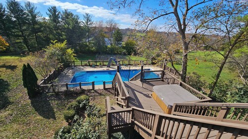 Hilltop on the  Ridge Executive Get Away