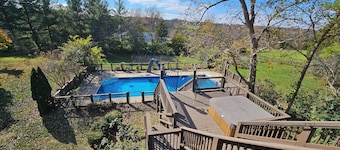 Hilltop on the  Ridge Executive Get Away