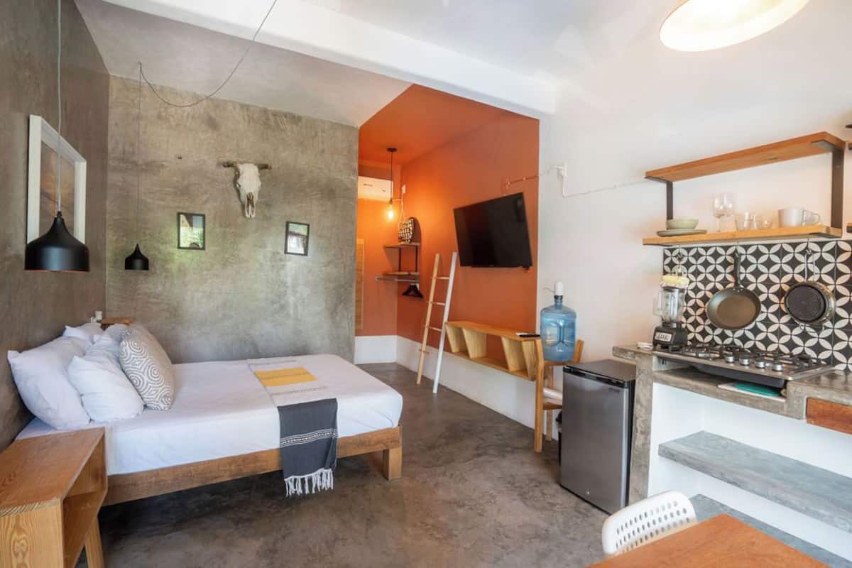 Ropa de cama de alta calidad y escritorio