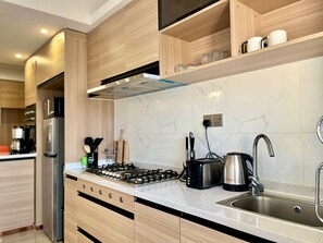 Microwave, oven, stovetop, dishwasher