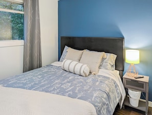 Iron/ironing board, Internet, bed sheets
