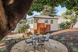 Outdoor dining - The Coral House | Ocean Views (Avila Beach)
