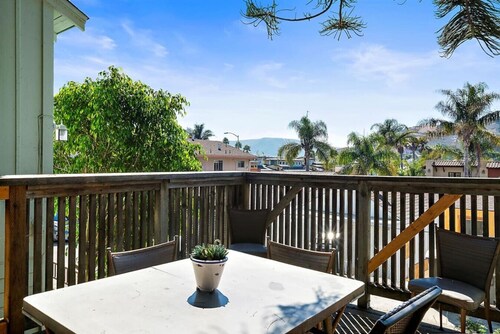 Pine House | Steps to Avila Pier