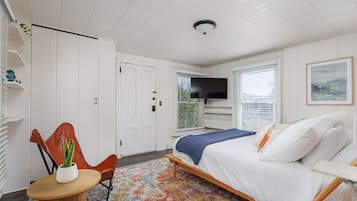 1 bedroom, travel crib, WiFi, bed sheets