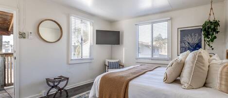 Comfortable seating area with Smart TV and Wi-Fi