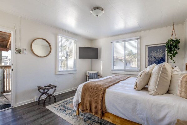 Travel cot, WiFi, bed sheets