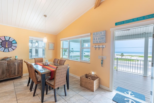 House, Multiple Beds (Blue Starfish) | Dining