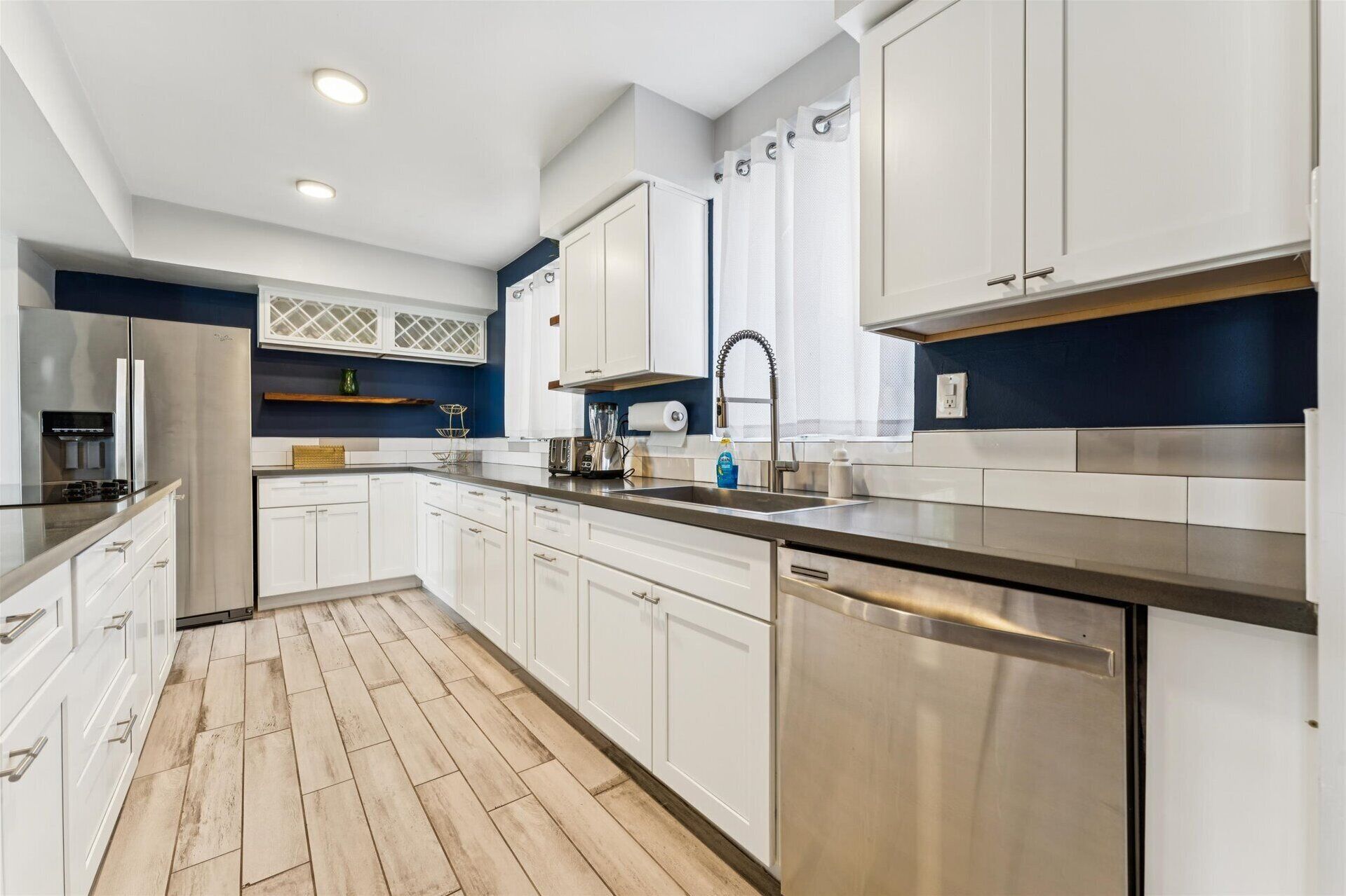 Refrigerador, microondas, horno, placa de cocina