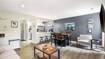 Condo, Multiple Beds, Balcony, Garden View (Top Notch) | Dining