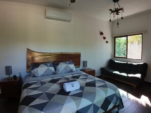 Cabana luxo, vista para a piscina | Cofres nos quartos, cortinas blackout, quartos à prova de som