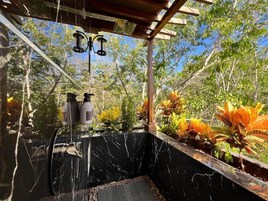 Family Villa, Garden View | Bathroom | Soap, shampoo, toilet paper