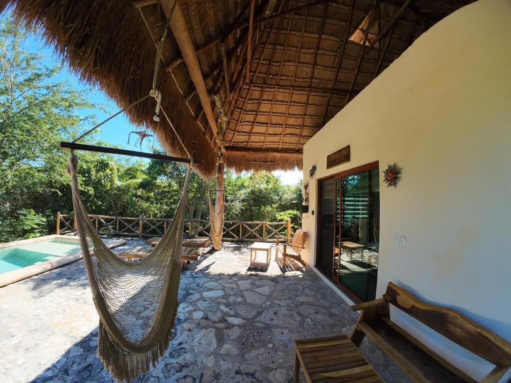 Caja de seguridad en la habitación, cortinas blackout y insonorización 