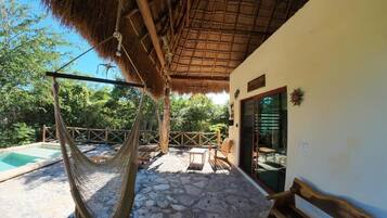 Caja de seguridad en la habitación, cortinas blackout y insonorización