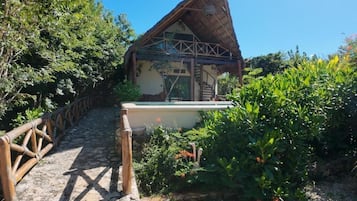 Caja de seguridad en la habitación y cortinas blackout