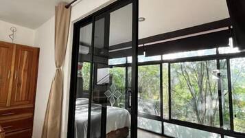 Coffres-forts dans les chambres, rideaux occultants