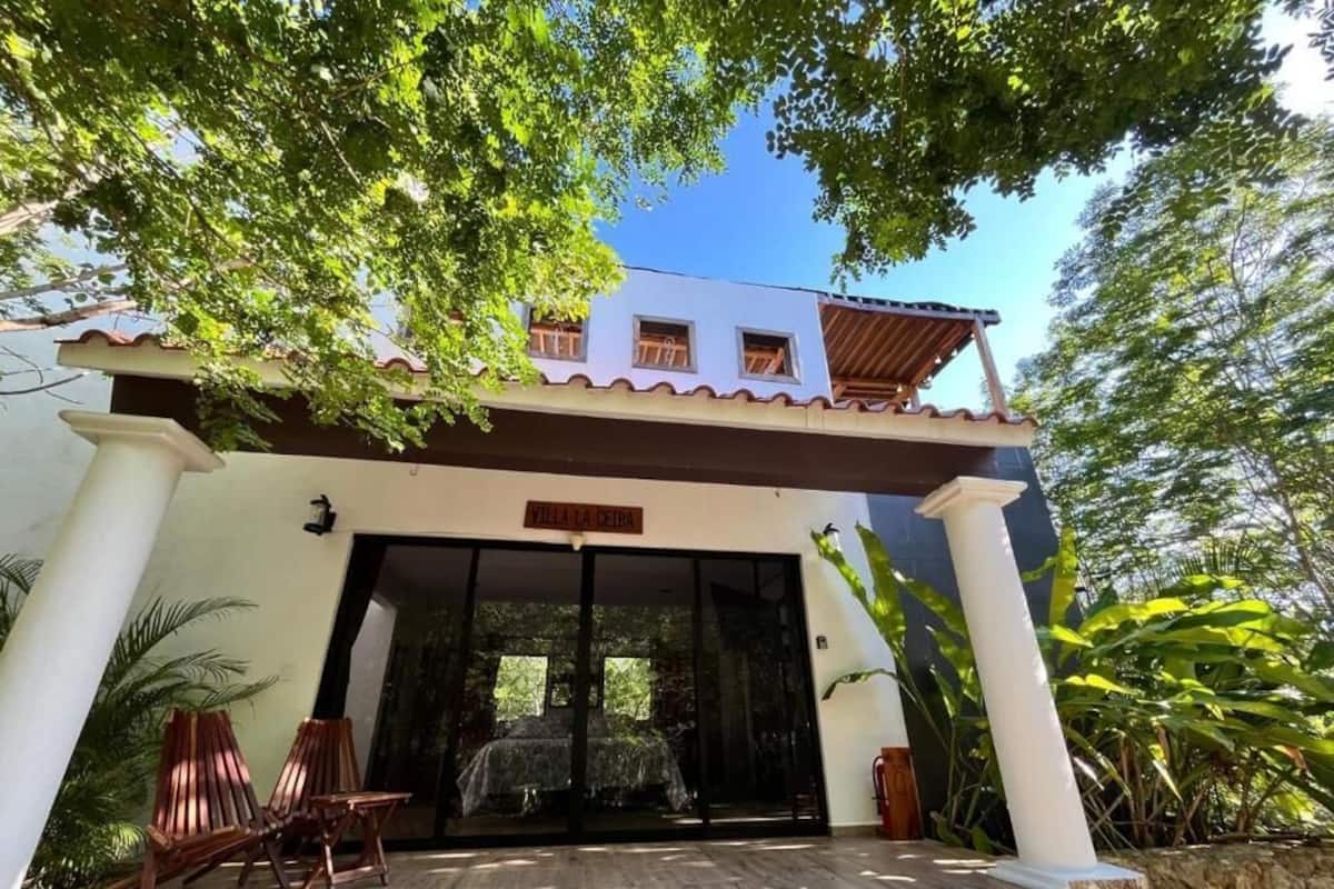 Caja de seguridad en la habitación y cortinas blackout
