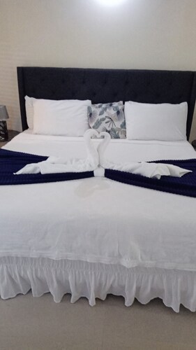 Charming bed & breakfast in lovely St. Elizabeth Parish with AC