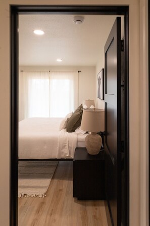 4 bedrooms, desk, travel cot, WiFi