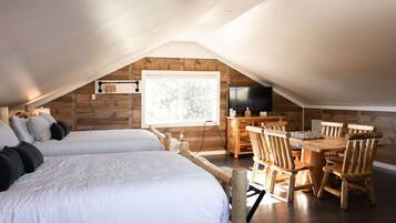 4 bedrooms, desk, iron/ironing board, travel cot