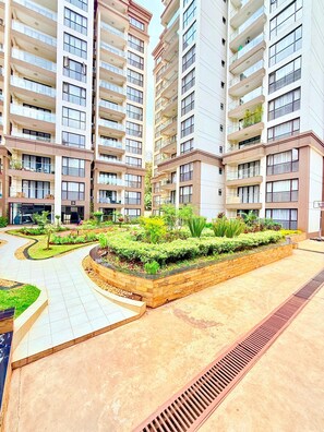 Property grounds - Elegant 3BR Apartment at 108 Riverside Drive, Nairobi (Nairobi)