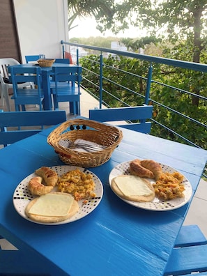 Café da manhã continental todos os dias (COP 10000 por pessoa)