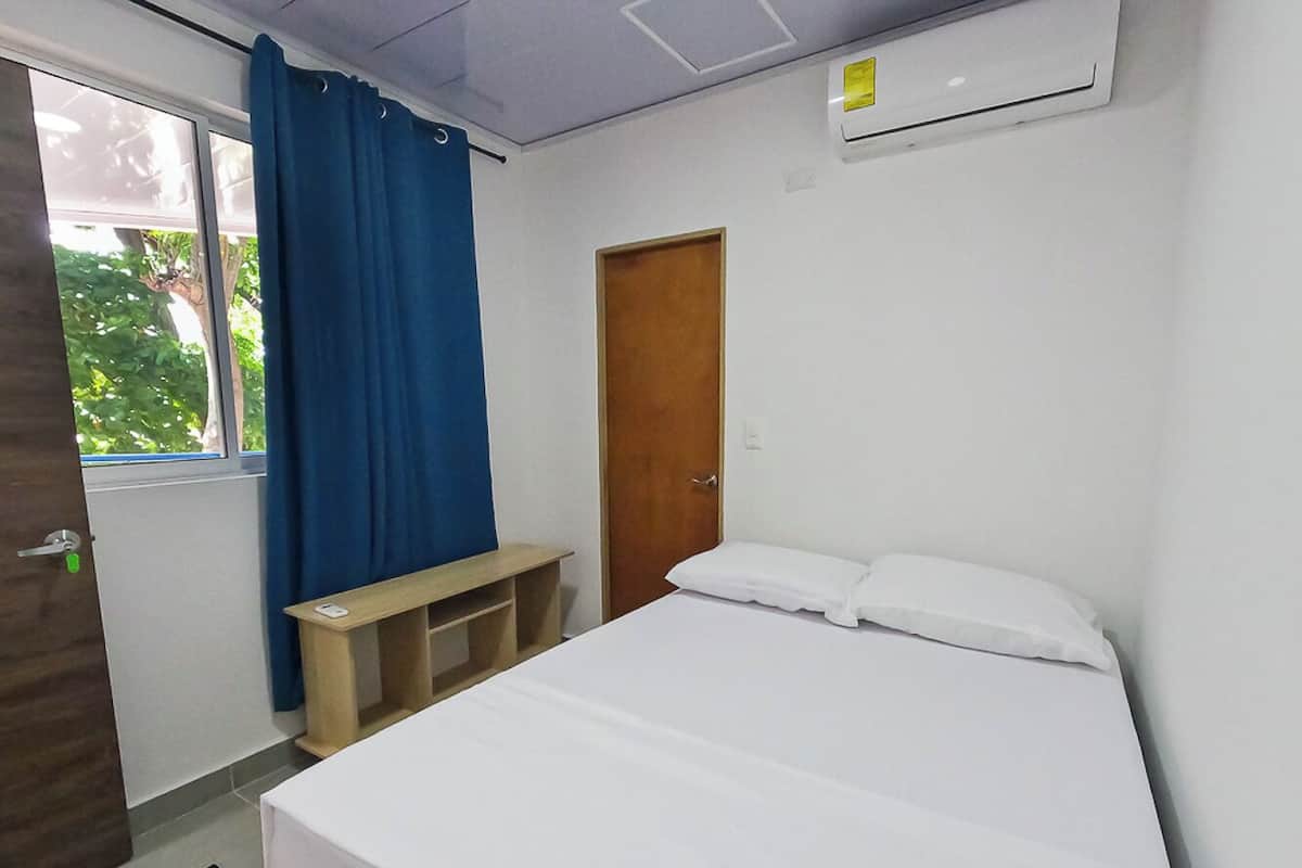 Quarto casal, vista para o jardim | Wi-Fi de cortesia