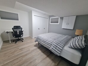 2 chambres, fer et planche à repasser, Wi-Fi, draps fournis