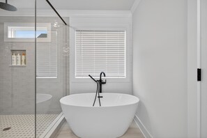 House, Multiple Beds, Patio, Garden View (Buford Beauty) | Bathroom | Towels - Buford Beauty Stay for 10 (Buford)