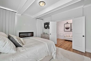 Huis, Meerdere bedden, terras, uitzicht op tuin (Buford Beauty) | 5 slaapkamers, individueel gedecoreerd, individueel gemeubileerd