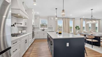 House, Multiple Beds, Patio, Garden View (Buford Beauty) | Private kitchen | Fridge, microwave, oven, stovetop