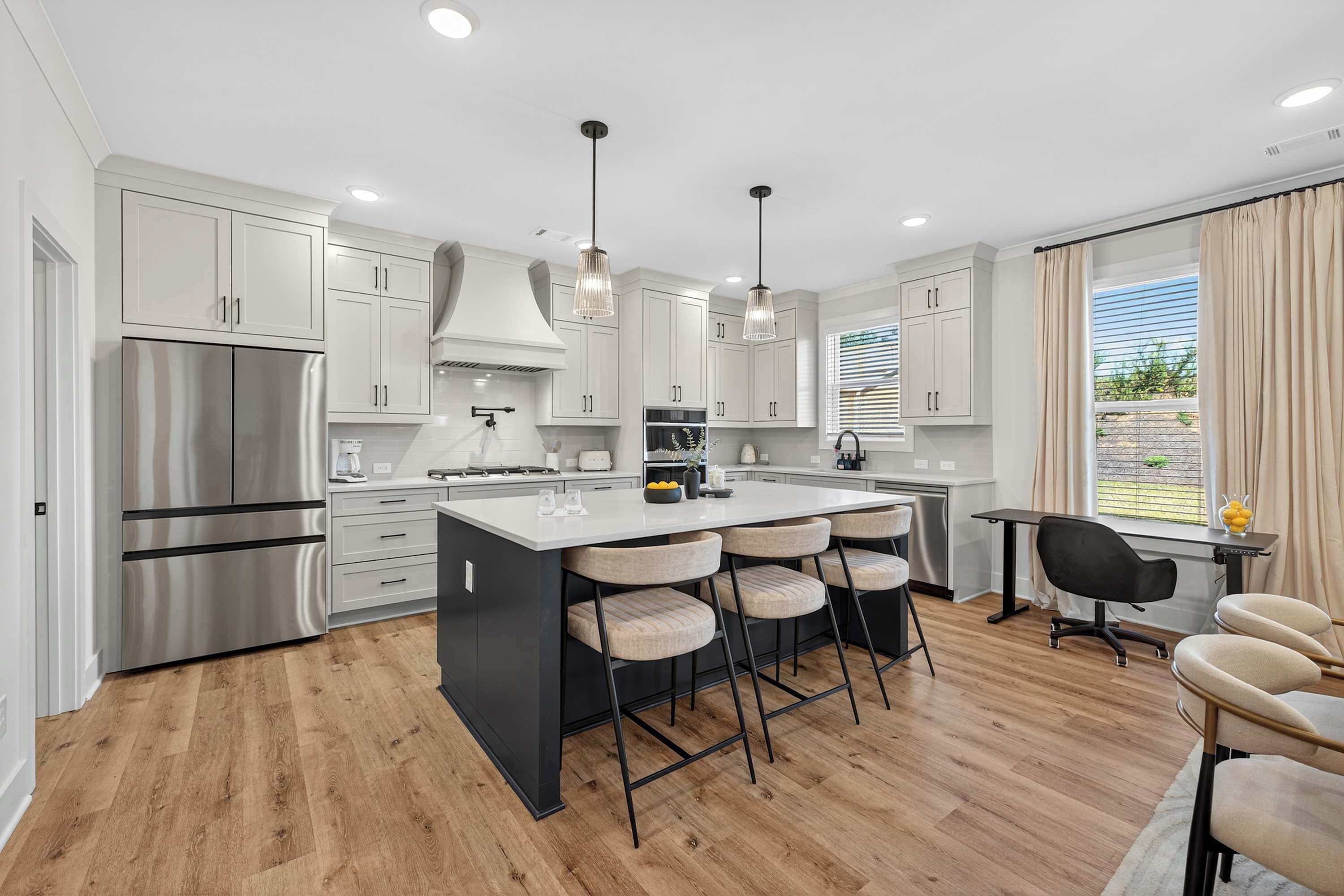 獨棟房屋, 多張床, 庭院, 花園景觀 (Buford Beauty) | 私人廚房 | 電冰箱、微波爐、烤箱、爐台