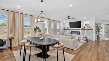 House, Multiple Beds, Patio, Garden View (Buford Beauty) | Dining