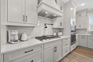 House, Multiple Beds, Patio, Garden View (Buford Beauty) | Private kitchen | Fridge, microwave, oven, stovetop