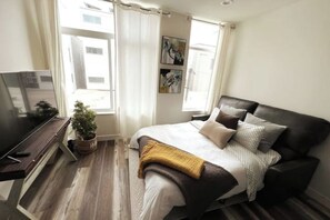 Iron/ironing board, WiFi, bed sheets