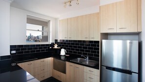 Micro-ondes, four, plaque de cuisson, lave-vaisselle