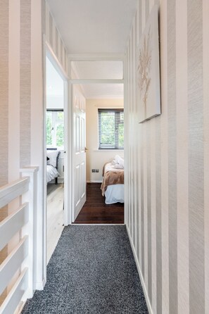 3 bedrooms, iron/ironing board, bed sheets