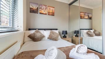 3 bedrooms, iron/ironing board, bed sheets