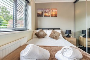 3 bedrooms, iron/ironing board, bed sheets