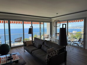 TV - Superb apartment with exceptional sea view (Nice)