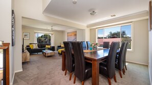 Dining - Capel Grand Villa - Pet-Friendly Beach Escape (Capel Sound)