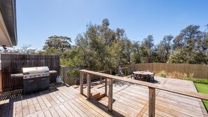 Outdoor dining - Capel Grand Villa - Pet-Friendly Beach Escape (Capel Sound)