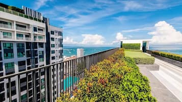 Apartment, 2 Bedrooms, Accessible, Smoking | Property grounds
