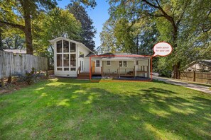 Exterior - Chef's Kitchen; 2 King Beds with 55" TV's & Bunk Bed, 70" TV in Living Room (Atlanta)