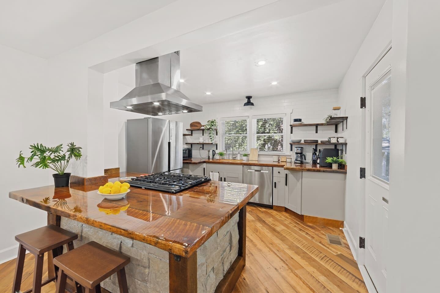 ثلاجة، ميكروويف، فرن، موقد طهي مسطح