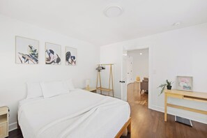 3 bedrooms, desk, iron/ironing board, travel cot