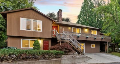 4-bedroom house in serene Hillsboro with fitness room, AC
