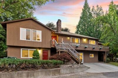 4-bedroom house in serene Hillsboro with fitness room, AC